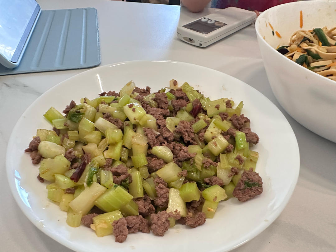 芹菜牛肉末「下饭神器」