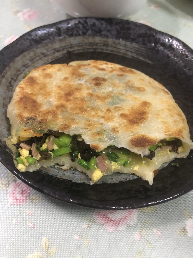 皮薄馅大～韭菜鸡蛋饼