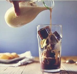 夏日特饮:冰咖啡牛奶的做法 步骤2