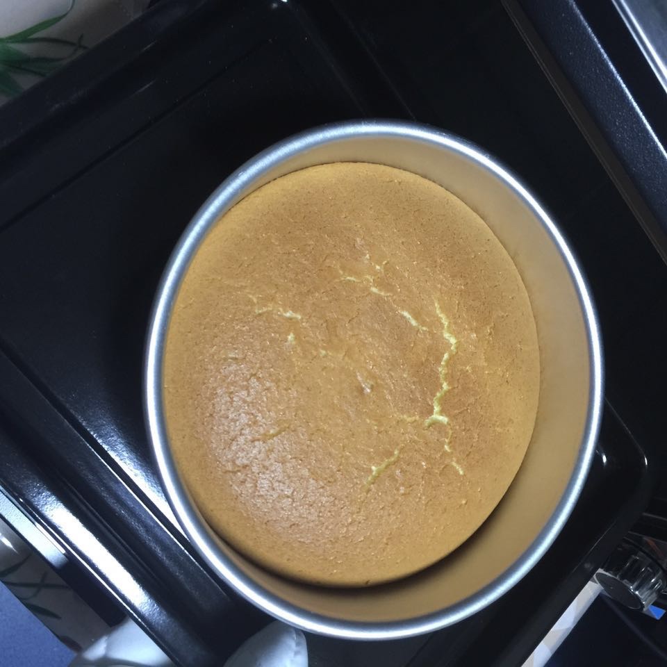 烤箱做蛋糕（戚风蛋糕的做法）