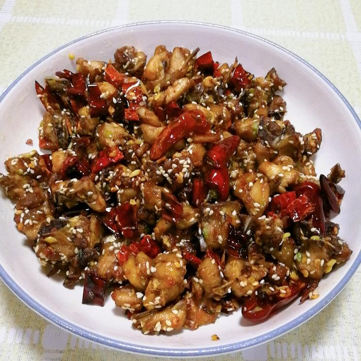 厨师长教你制作正宗“辣子鸡”
