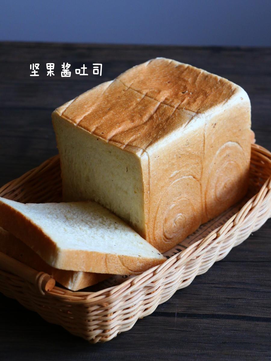 坚果酱吐司