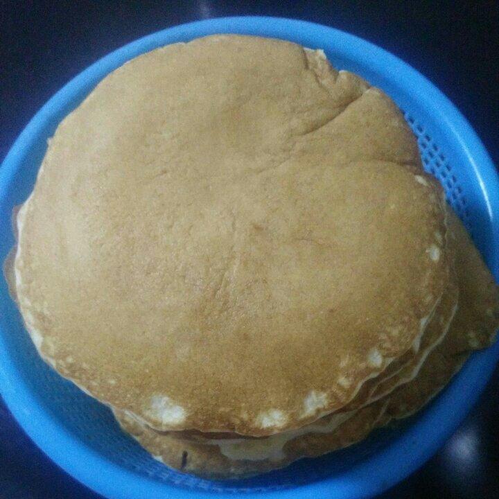 【酸奶松饼yogurt pancake】，搭上黑莓果酱和枫糖的美味。