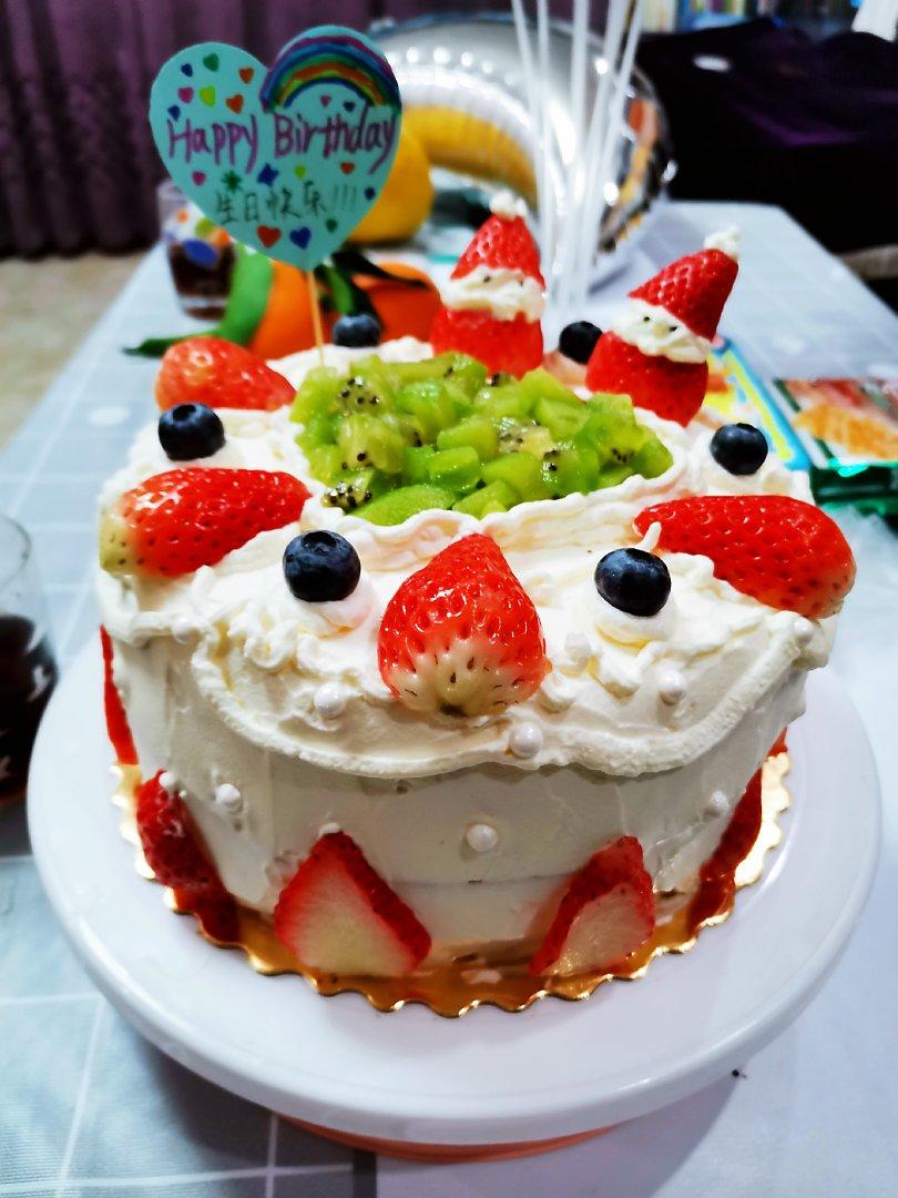 新手必成8寸生日蛋糕（详细多图干货经验分享，解决戚风蛋糕塌陷，奶油饰面涂不好，烤箱温度不好掌握等各种问题）