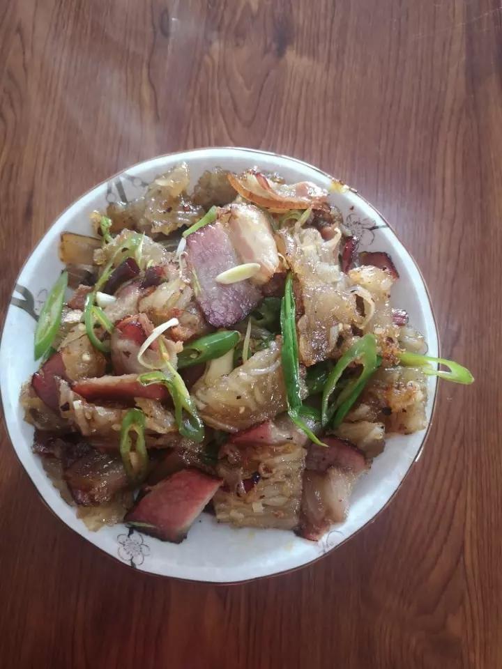 土豆丝苕粉坨炒腊肉肉