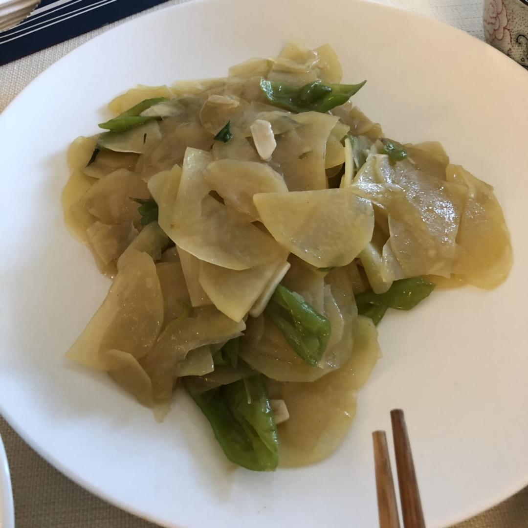 家常土豆片炒尖椒