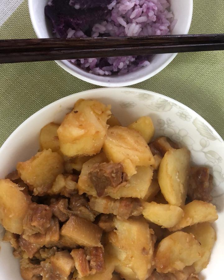 红烧肉炖土豆