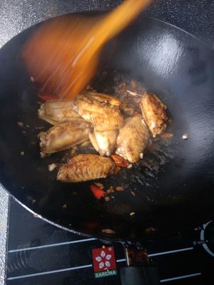 家常酱油鸡翅的做法 步骤5