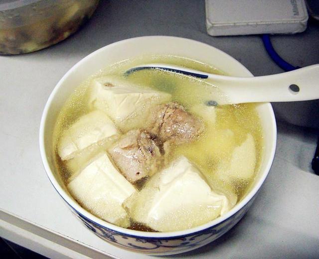 豆腐排骨汤的做法