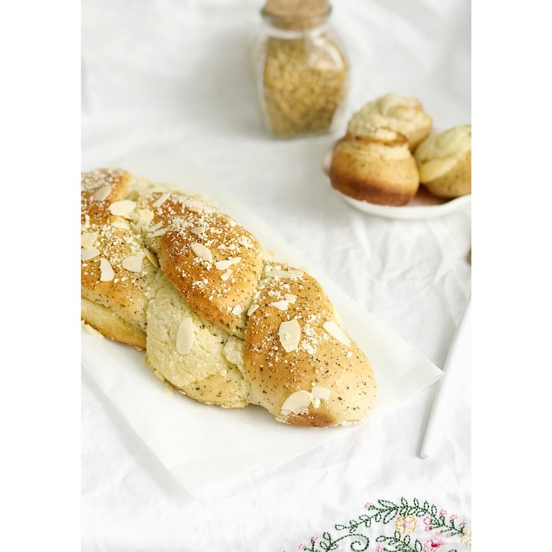 伯爵杏仁乳酪卷