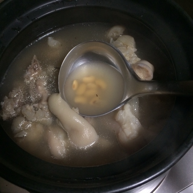 黄豆猪脚汤