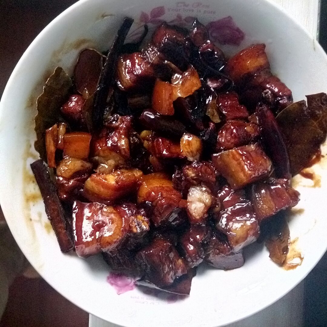 吃着碗里望着锅里的红烧肉