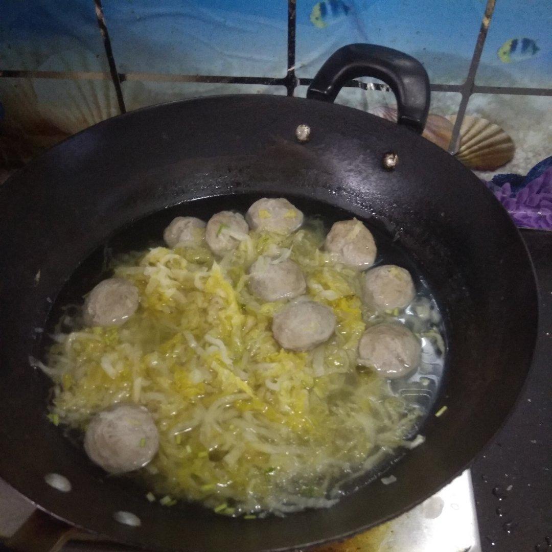 酸菜牛肉丸子