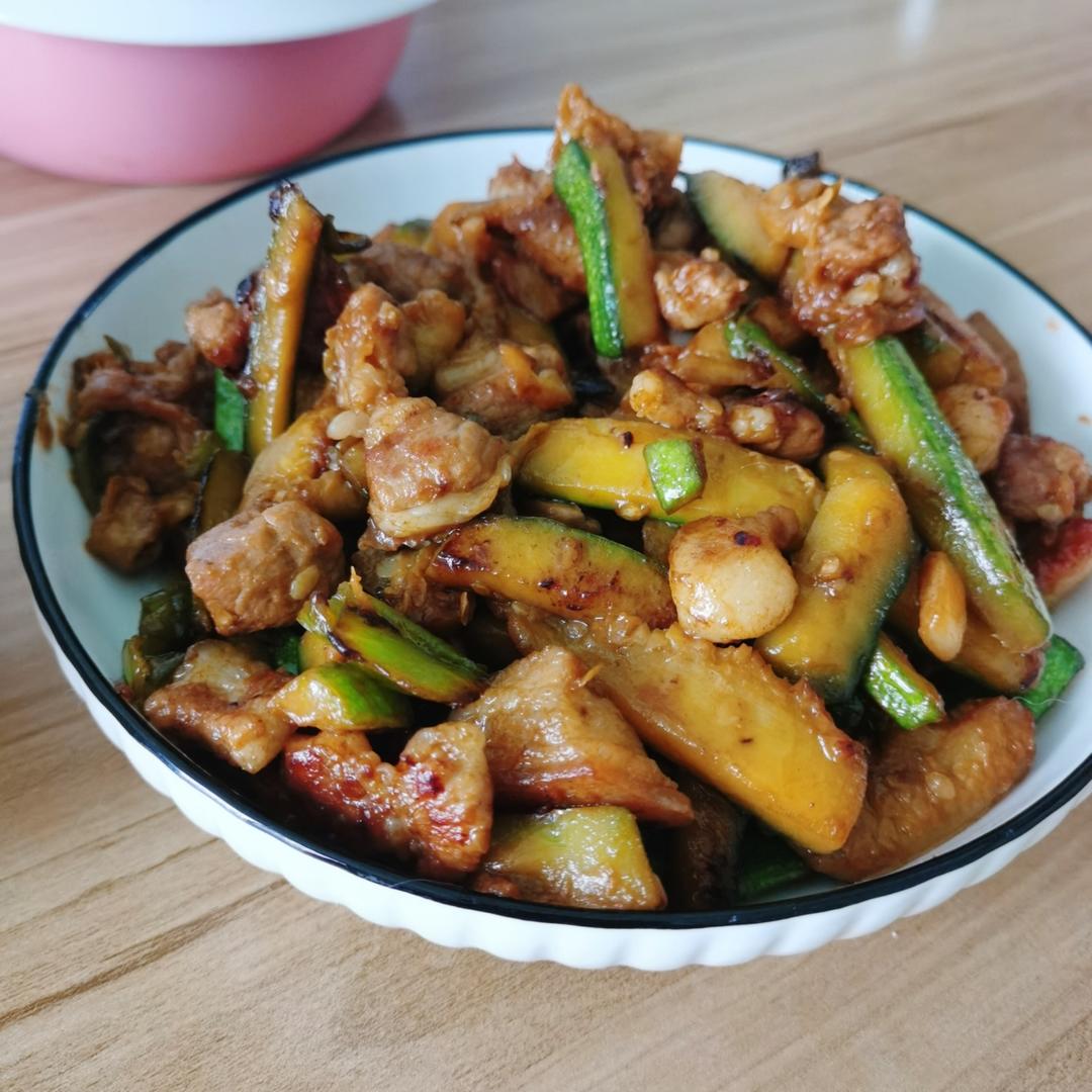 西葫芦炒肉(干锅西葫芦)