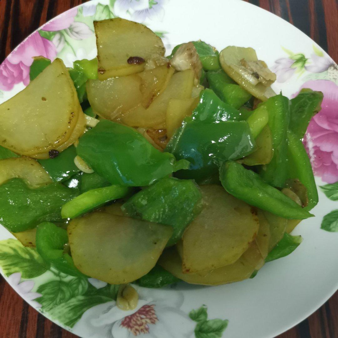 青椒土豆片炒肉
