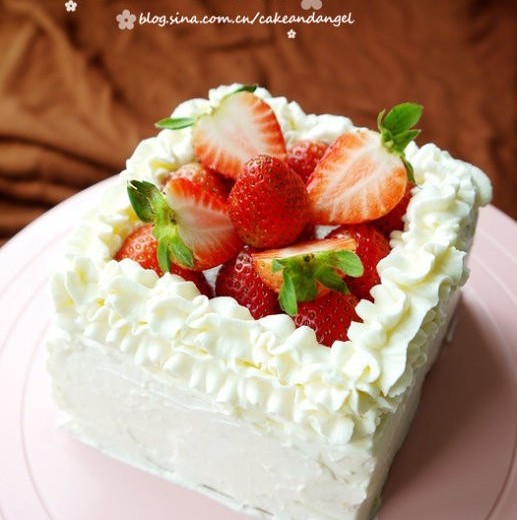 鲜奶油草莓蛋糕