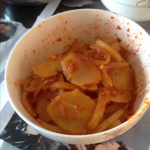 辣白菜炒土豆片