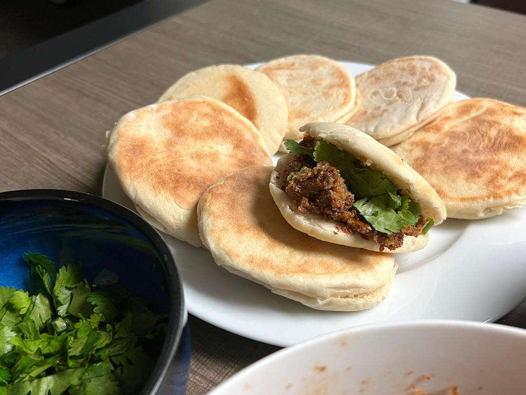 乐山小吃—粉蒸牛肉夹饼