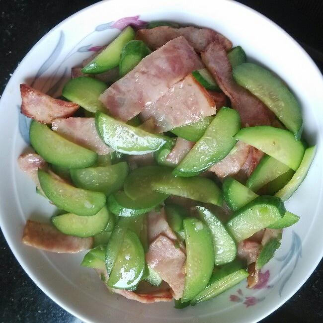 培根清炒小黄瓜的做法