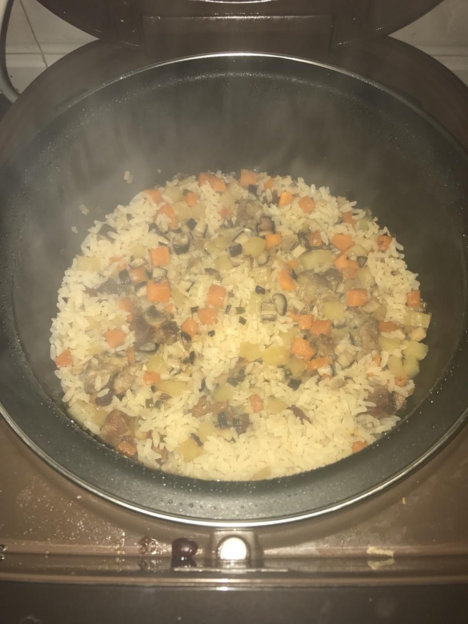 喷香排骨焖饭（爆好吃）