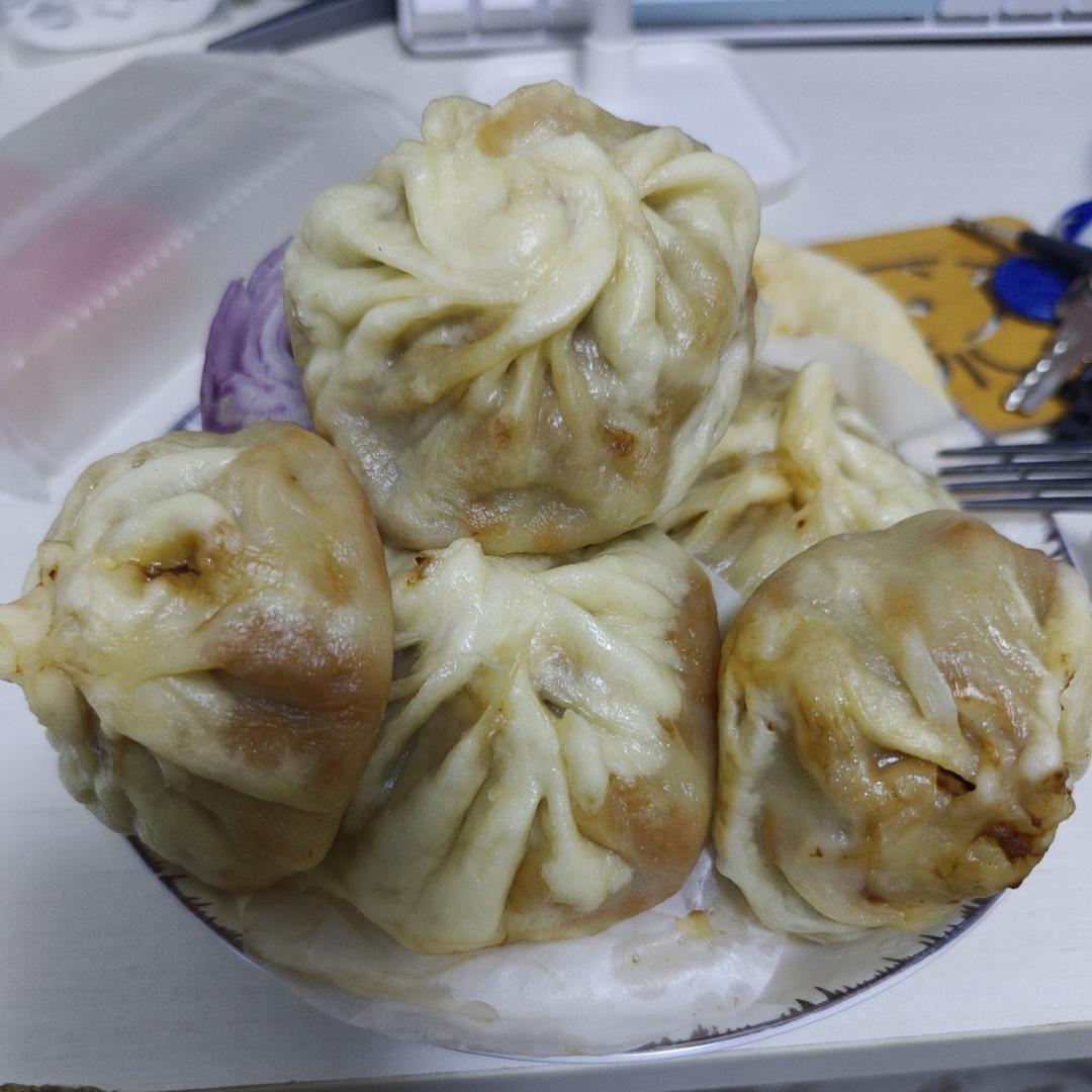 鲜美多汁的洋葱牛肉包子