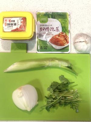 泡菜炒猪肉的做法 步骤1