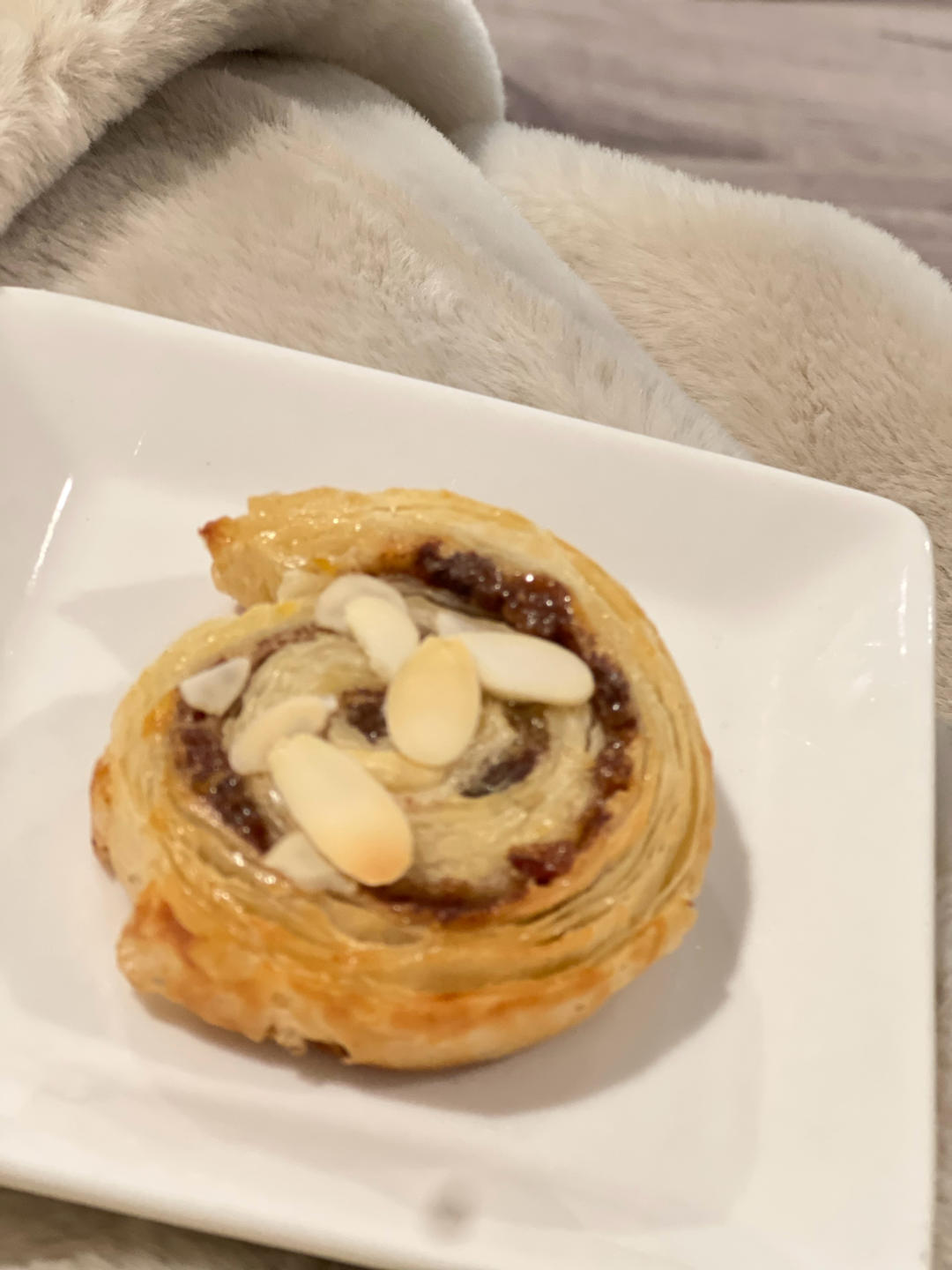 丹麦杏仁提子肉桂卷