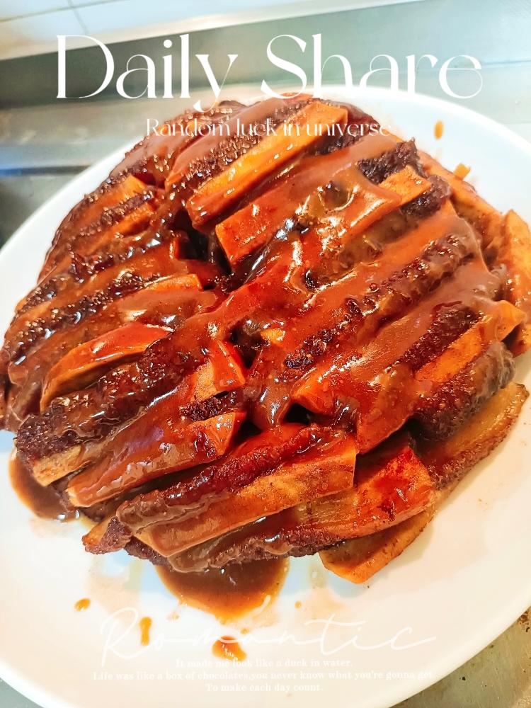厨师长教你：广西“黄田芋头扣肉”的做法，香甜软糯，肥而不腻