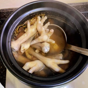 花胶海参石斛鸡脚汤的做法 步骤6