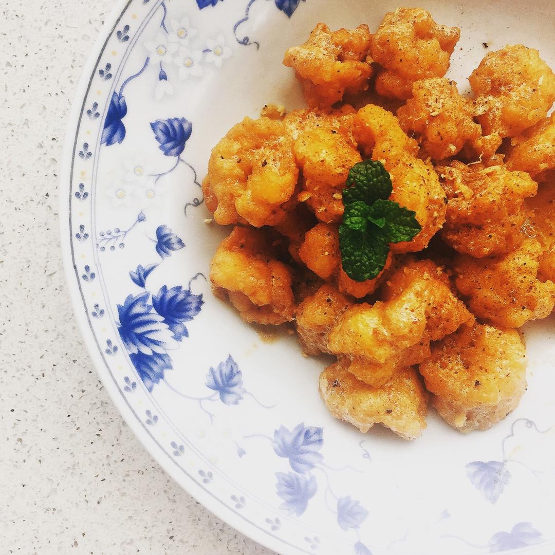 在家也能做大菜之5~“咸蛋黄炒虾球”