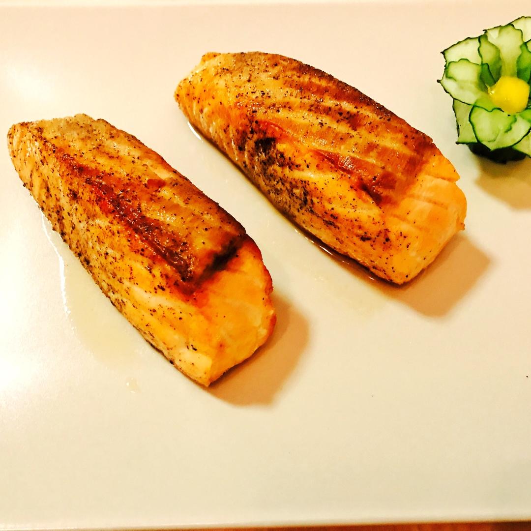 嘟嘟唐做的香煎三文鱼