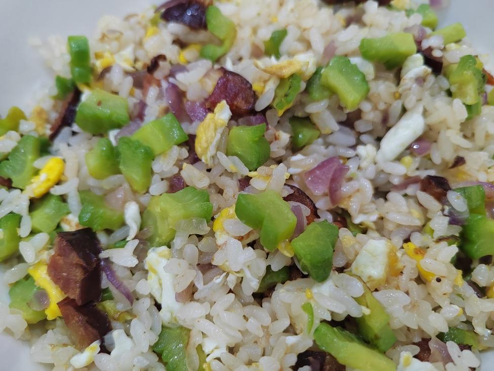 苦瓜蛋肉炒饭的做法