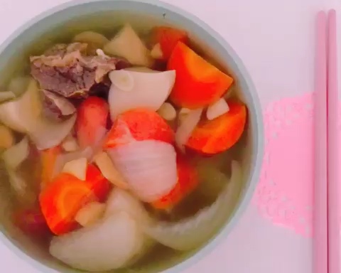 鸳鸯牛腱萝卜汤