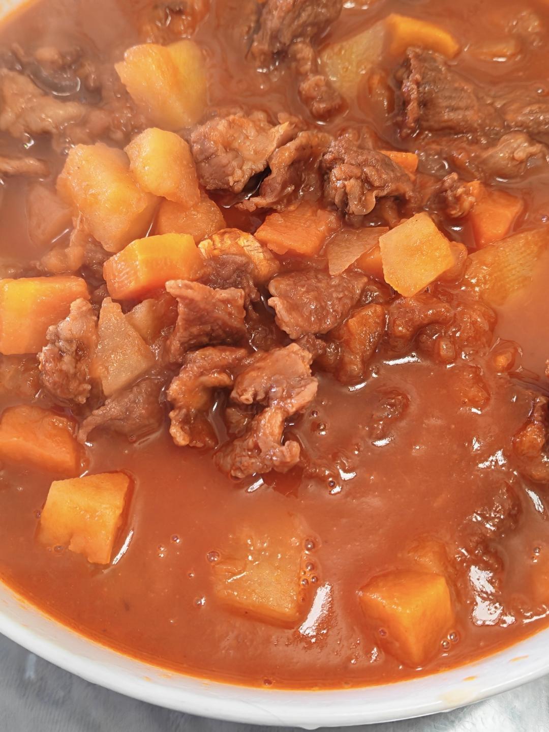 牛腩焖苹果胡萝卜土豆