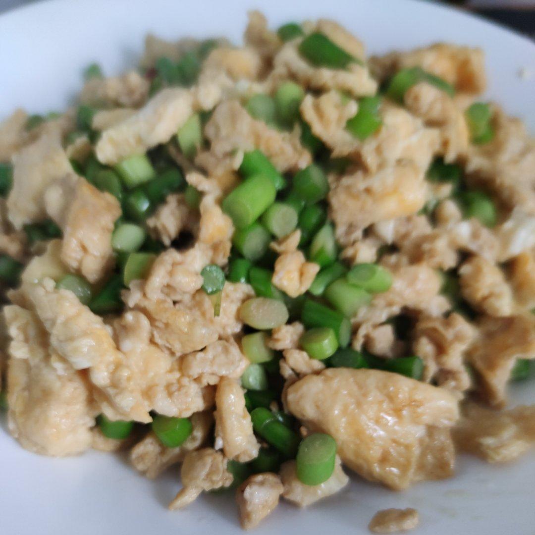蒜苔午餐肉炒鸡蛋
