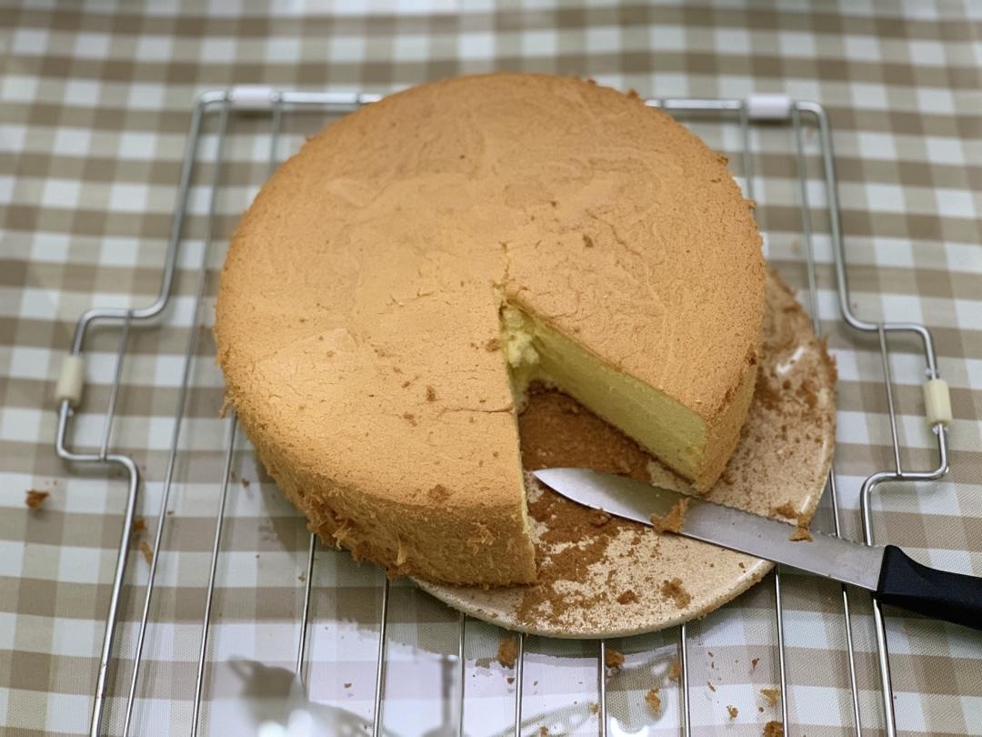 超简单完美戚风蛋糕（6寸2蛋）附打发、翻拌、脱模视频