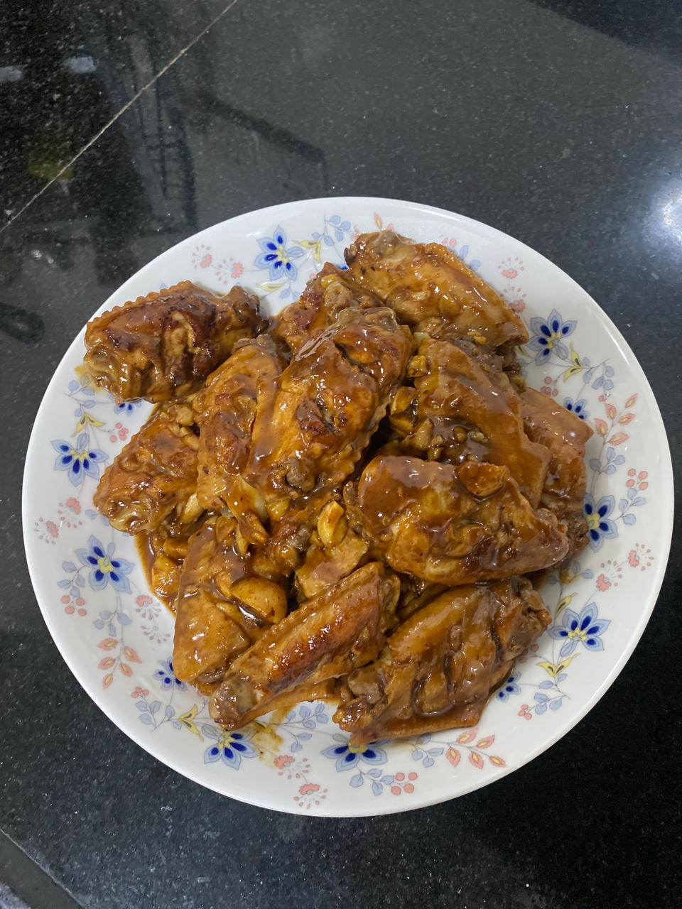 不要再可乐鸡翅了，求求你试试蒜香鸡翅吧，香味捅破天花板！