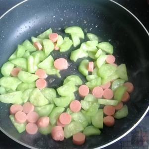 超好的黄瓜炒火腿的做法 步骤4