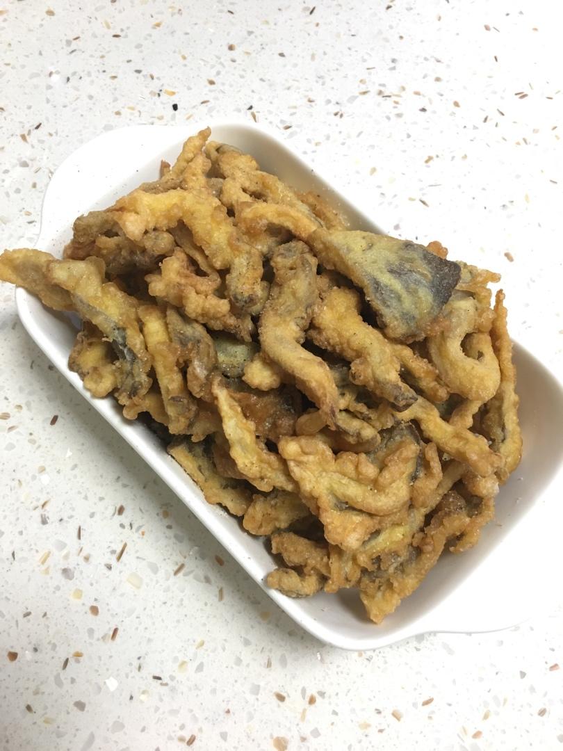 做椒盐蘑菇，直接挂面糊是不对的，大厨教你正确做法，香酥还脆