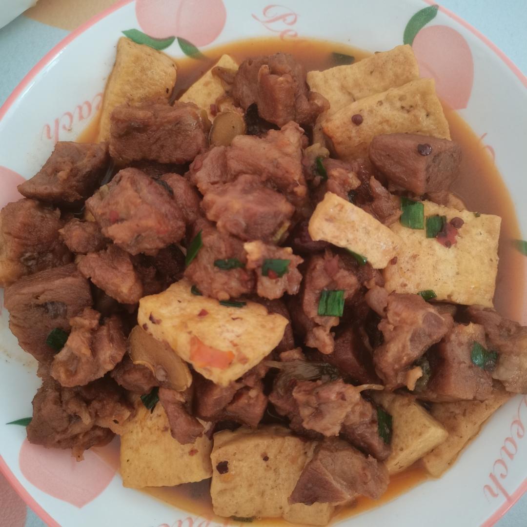 牛腩炖豆腐