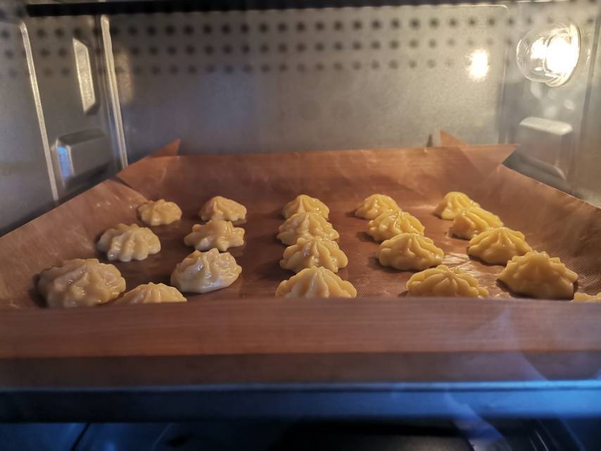 简单易成功的奶油小泡芙做法