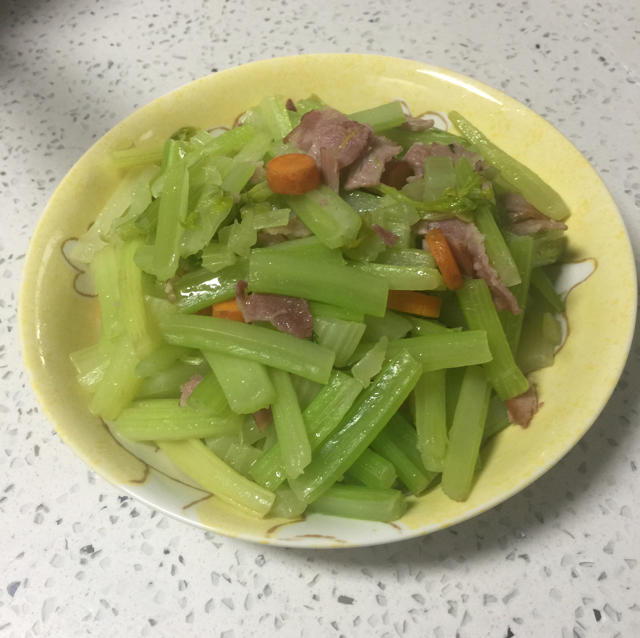 西芹炒腊肠（热菜）