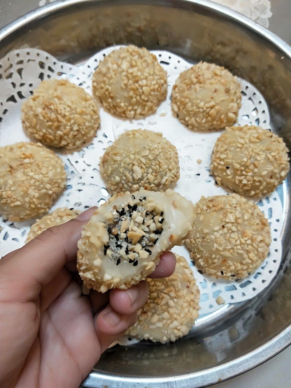 自制糯米糍（花生黑芝麻和豆沙夹心）