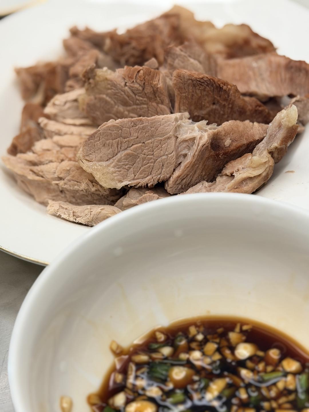 一锅出有肉有菜有汤！！这懒人水煮肉是真香