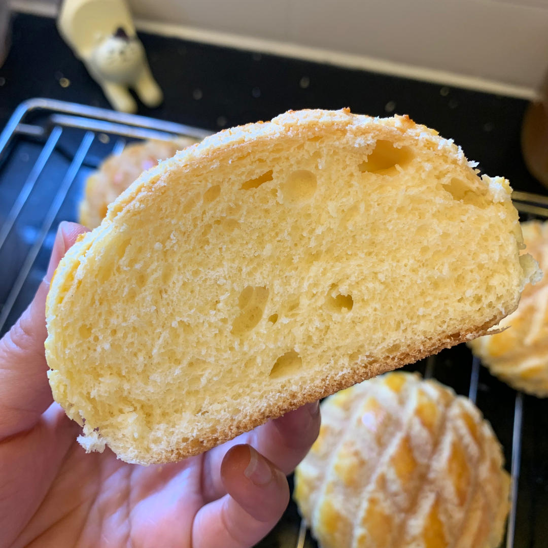 好吃到炸裂的港式菠萝包（附带制作酥皮的小视频）