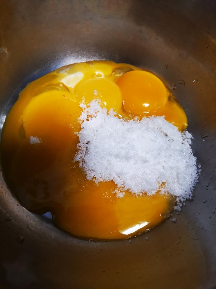 金龙鱼葵花籽油做蛋糕的做法 步骤1