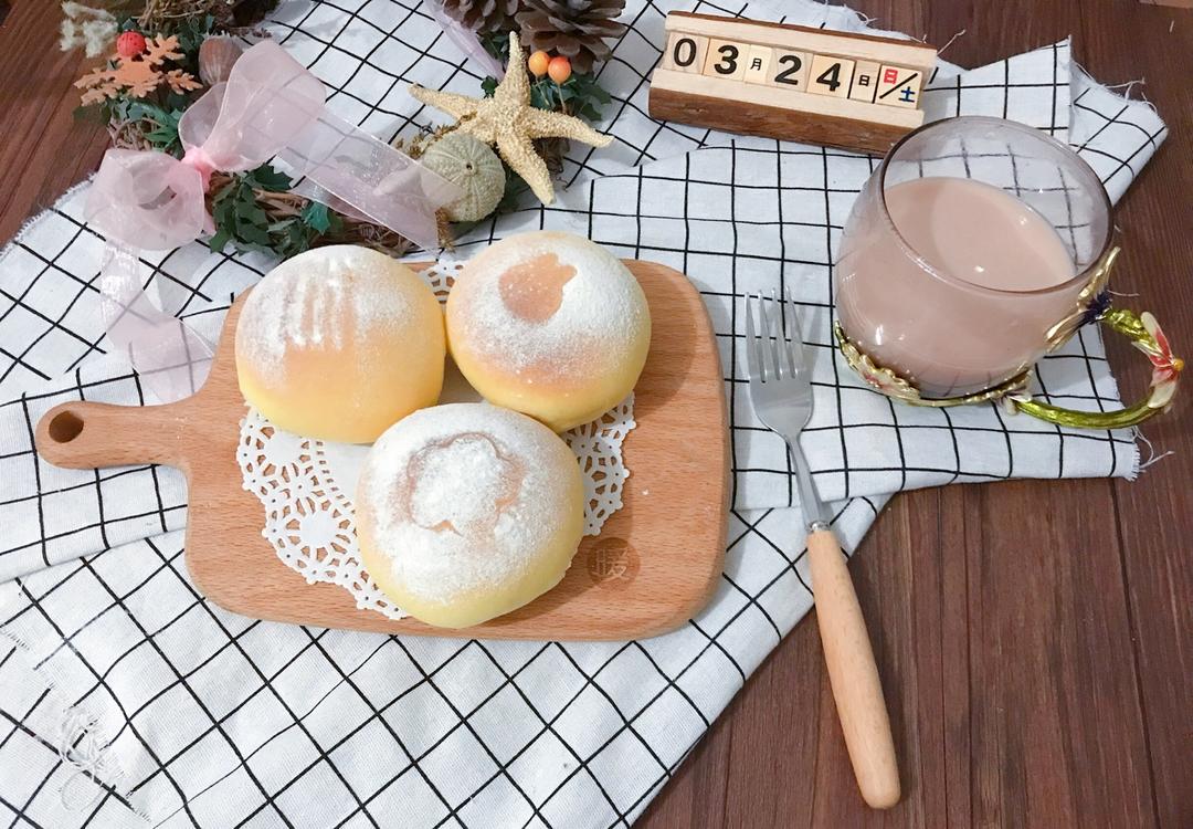 酸奶蜜红豆餐包