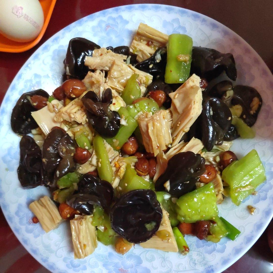 凉拌（腐竹木耳黄瓜）