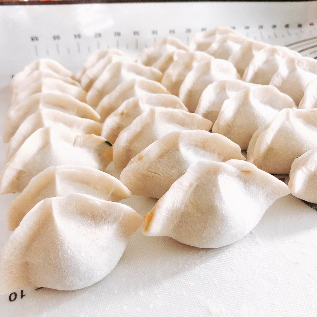 多汁韭菜虾皮水饺（内附挤饺子及压饺子皮手法视频）