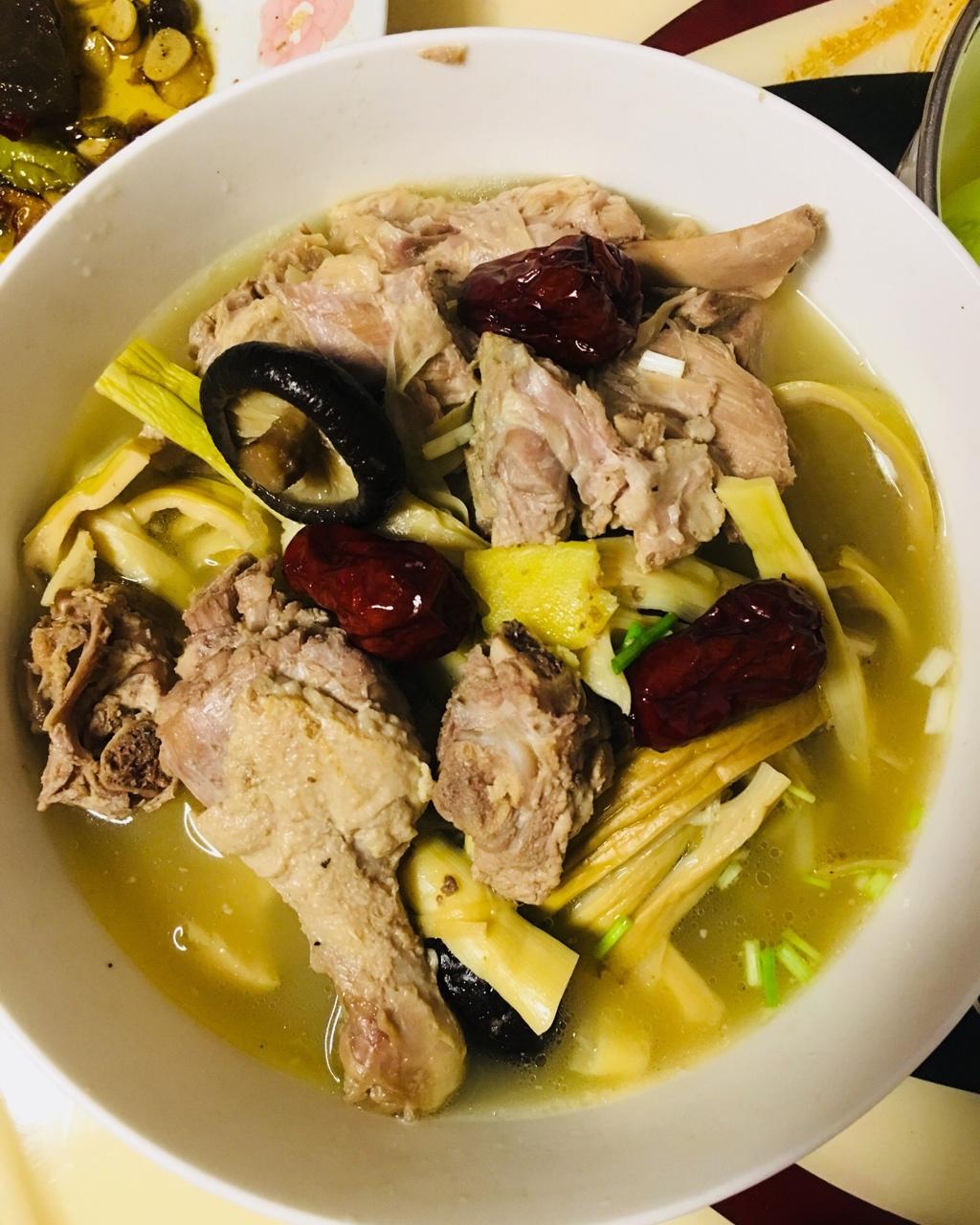 竹笋鸭煲